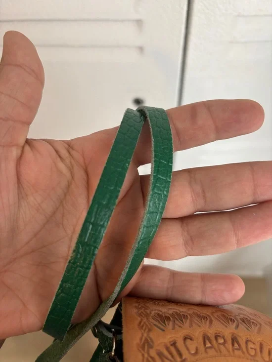 Vintage Handmade Nicaragua Green & Tan Leather Mini Drawstring Bag β One Size - Picture 8 of 8